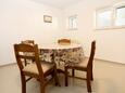 Lumbarda, Dining room in the apartment, (pet friendly) and WiFi.