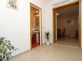 Lumbarda, Hallway in the apartment, air condition available, (pet friendly) and WiFi.