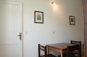 Korčula, Comedor in the studio-apartment, (pet friendly) y WiFi.