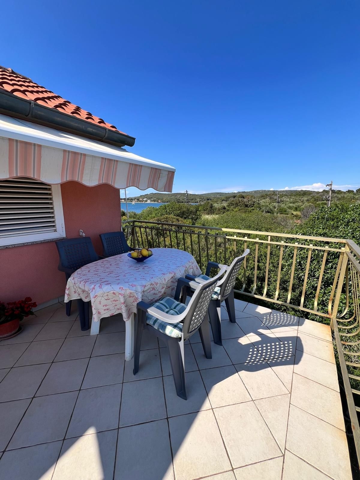 Two bedroom apartment with terrace and sea view Veli Rat, Dugi otok  A-a