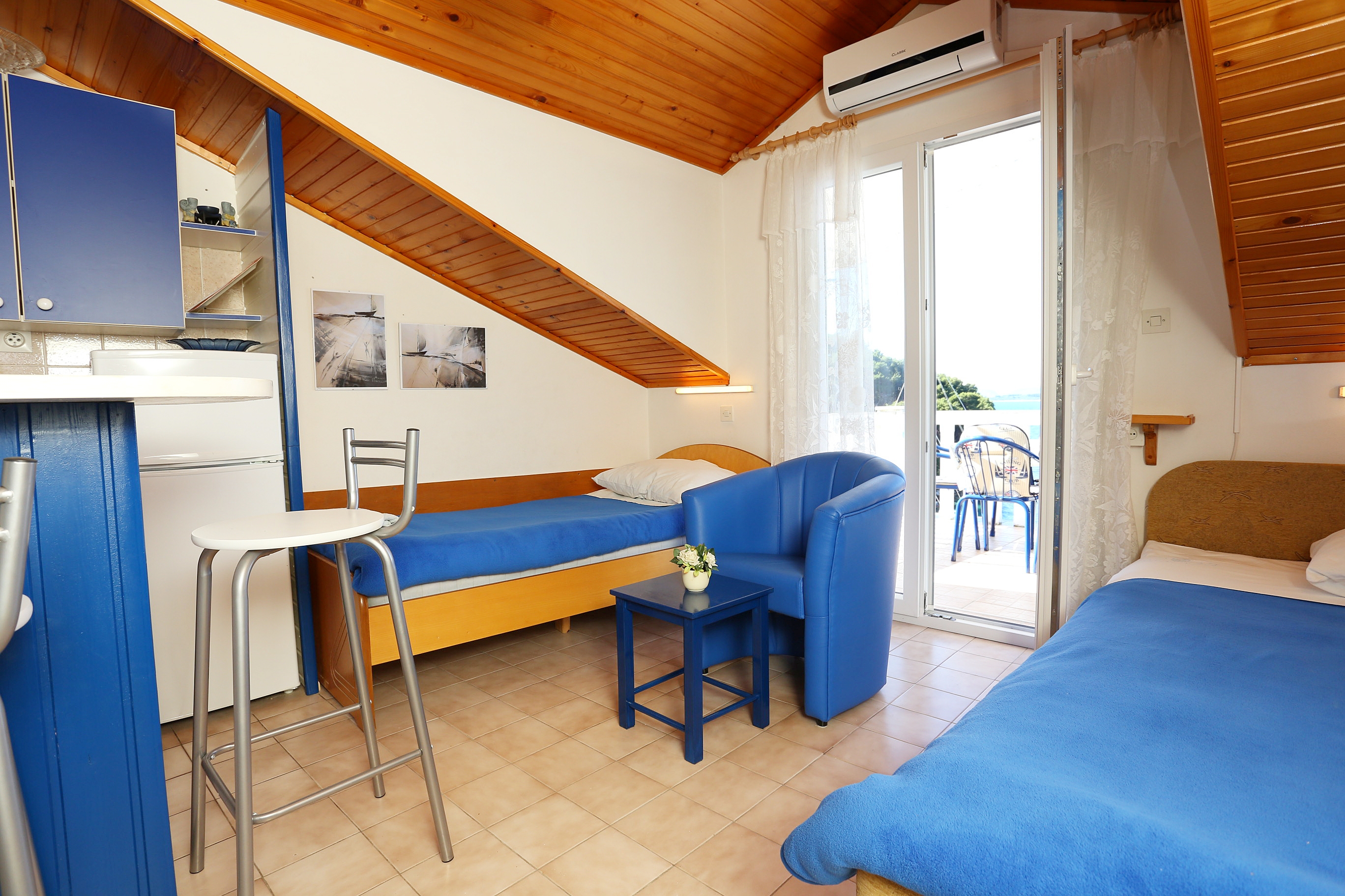 One bedroom apartment near beach Račišće, Korčula (A-4360-b)