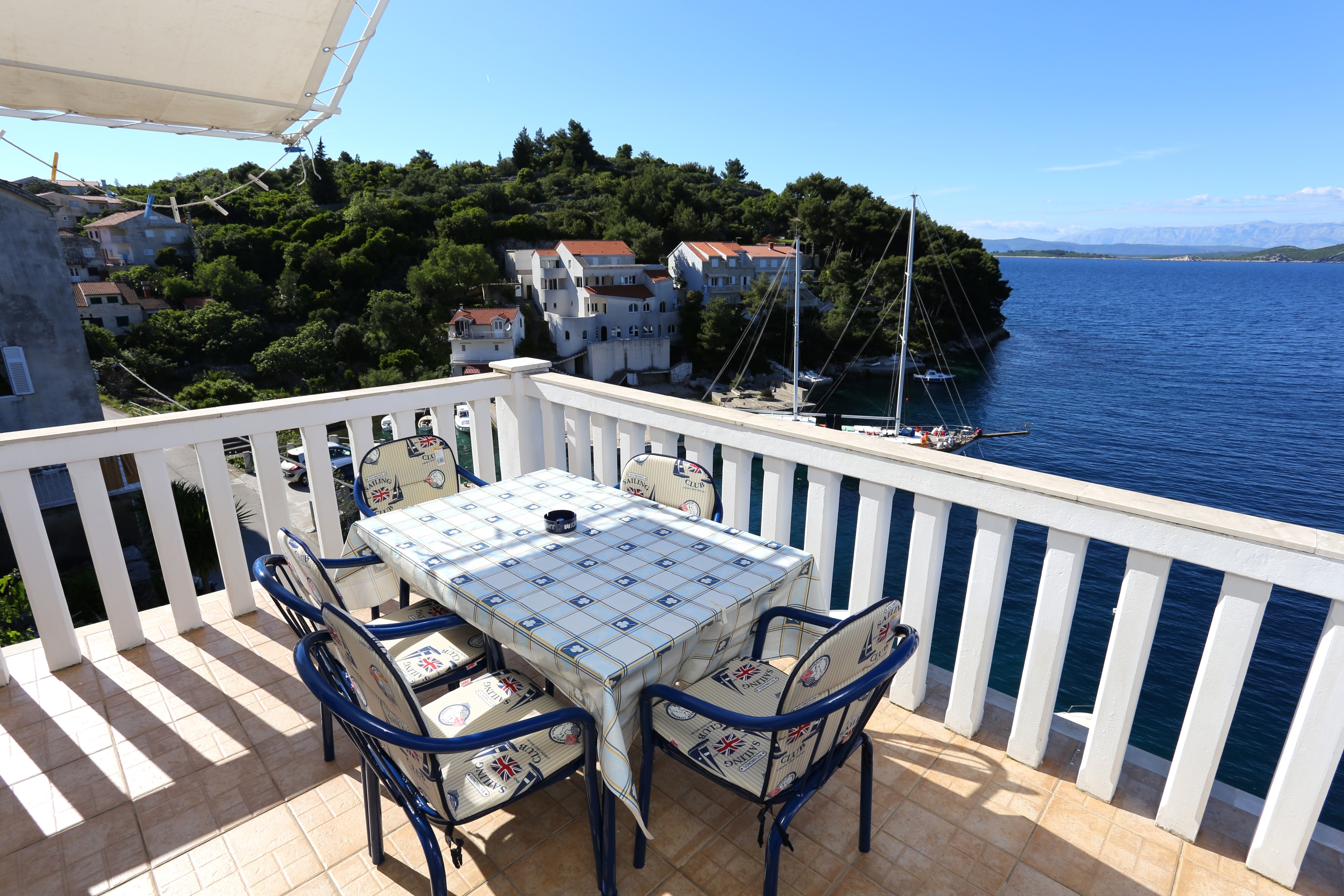One bedroom apartment near beach Račišće, Korčula  A-b