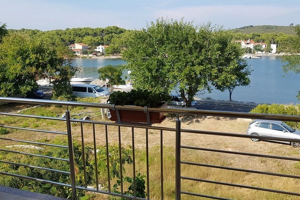 One bedroom apartment near beach Veli Rat, Dugi otok  A-a