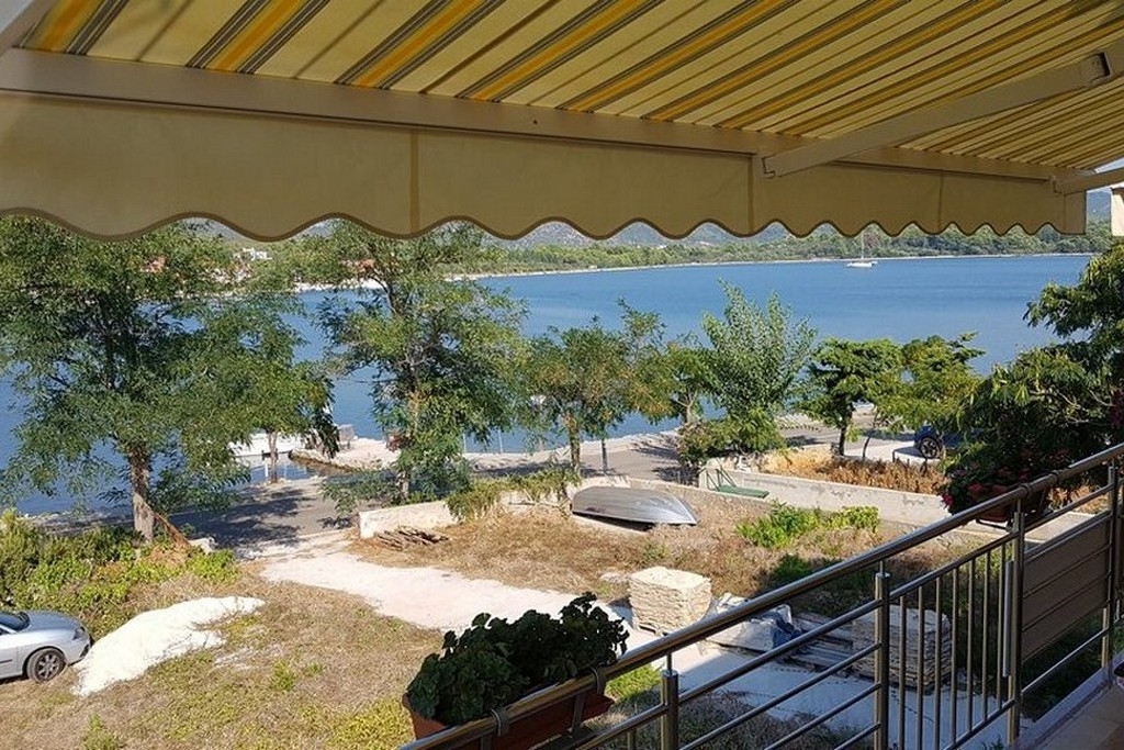 One bedroom apartment near beach Veli Rat, Dugi otok  A-a
