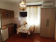 Dining room Veli Rat, Dining room in the apartment, dostupna klima i WIFI.