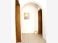 Lumbarda, Pasillo in the apartment, air condition available y WiFi.