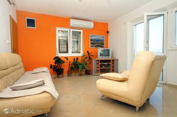 Lumbarda, Sala de estar in the apartment, air condition available y WiFi.