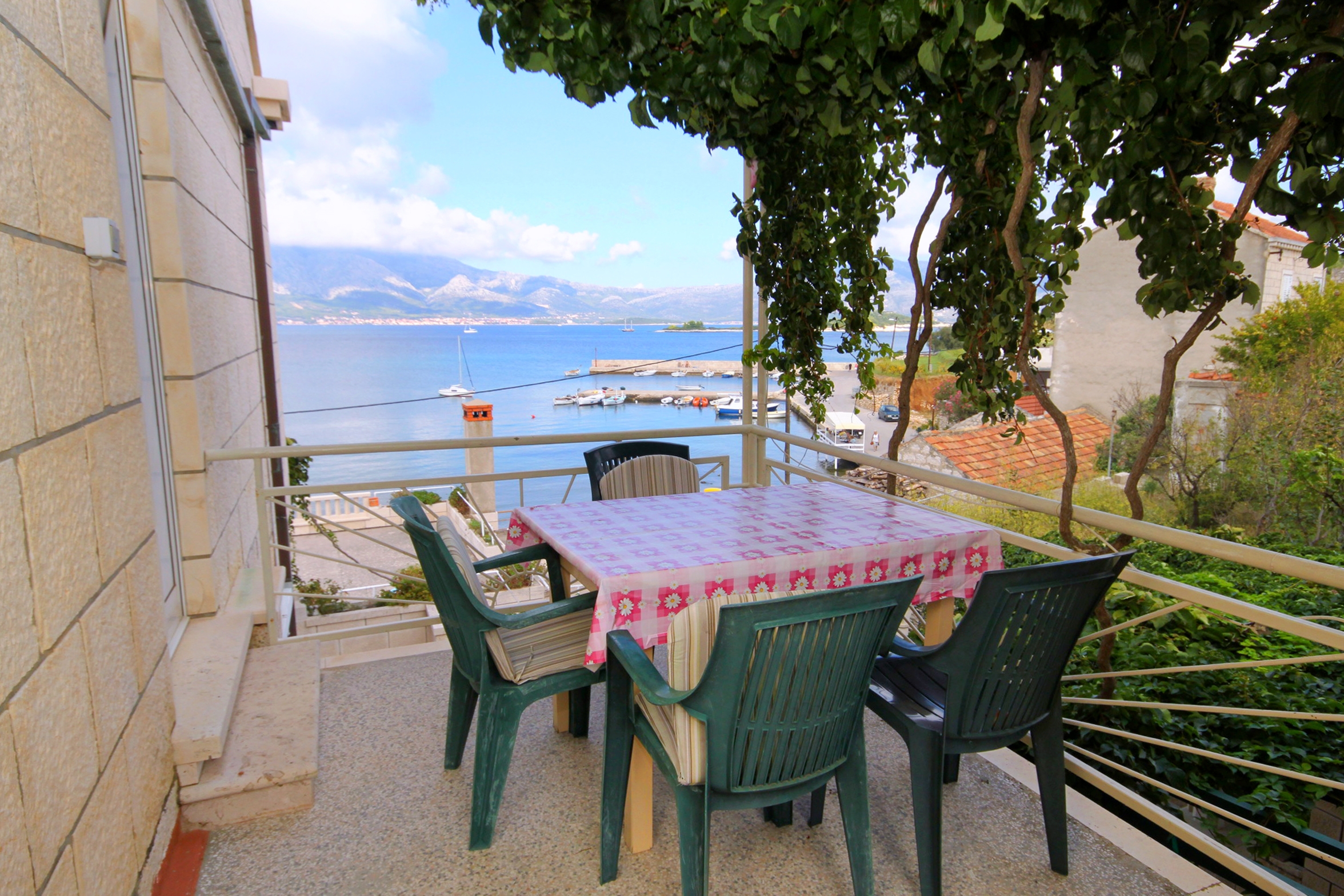 One bedroom apartment near beach Lumbarda, Korčula (A-4378-a)