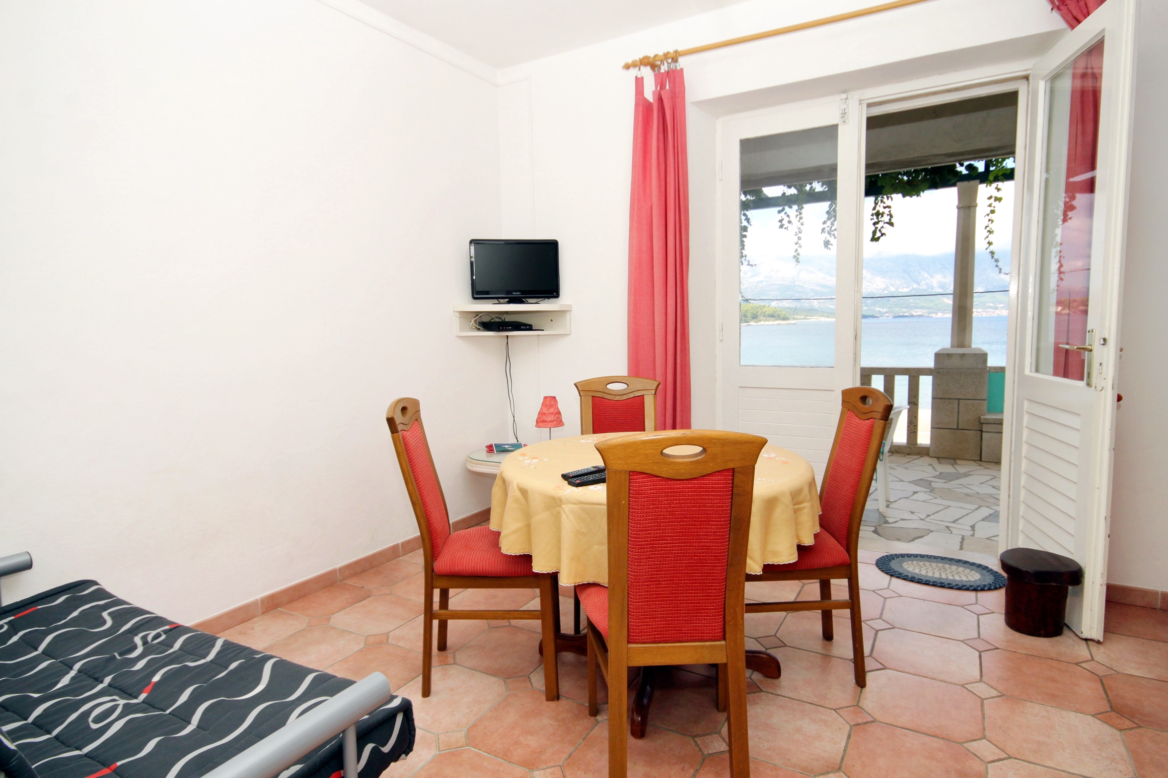 One bedroom apartment near beach Lumbarda, Korčula (A-4378-b)