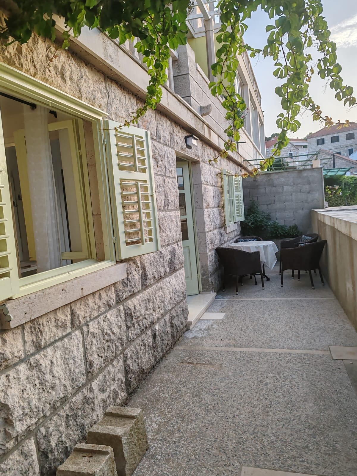 One bedroom apartment near beach Lumbarda, Korčula  A-d