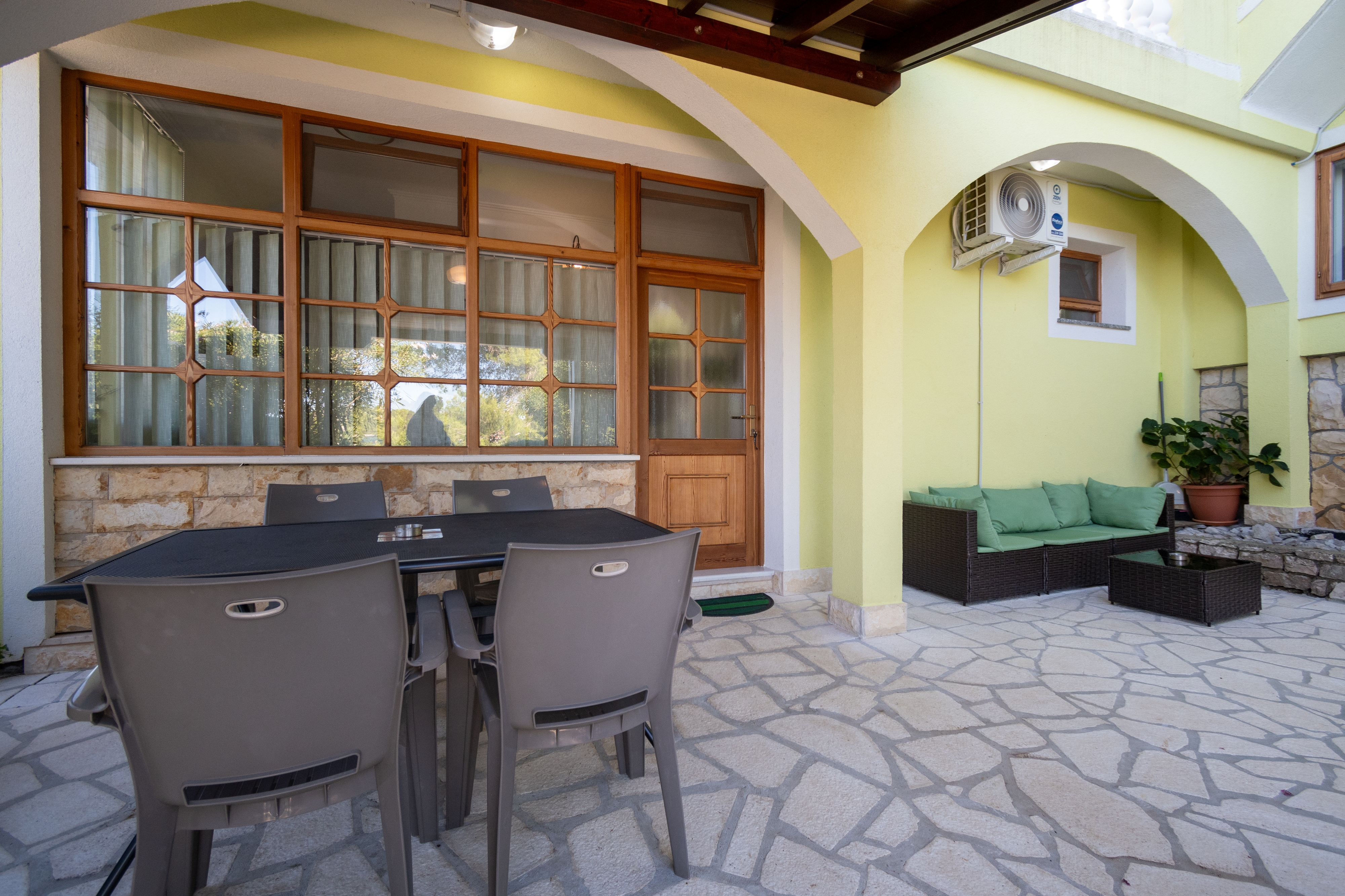 Two bedroom apartment near beach Veli Rat, Dugi otok  A-a