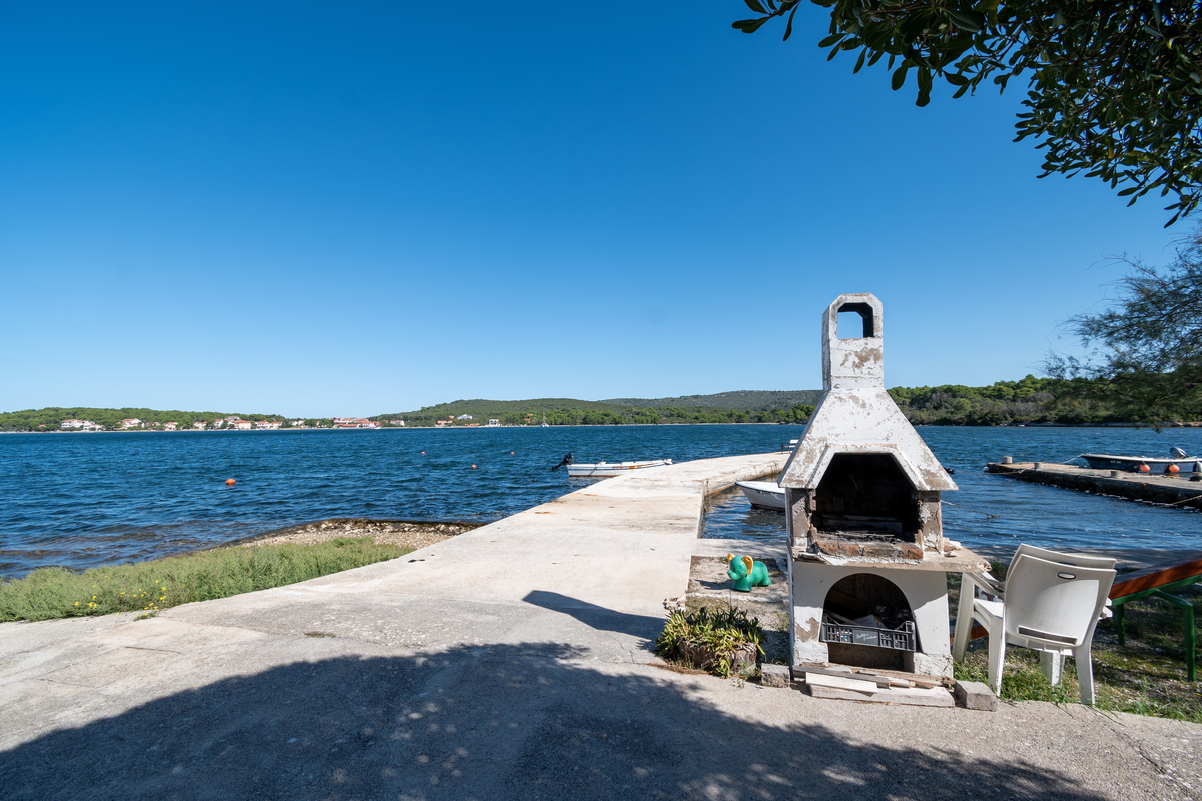Two bedroom apartment near beach Veli Rat, Dugi otok  A-a