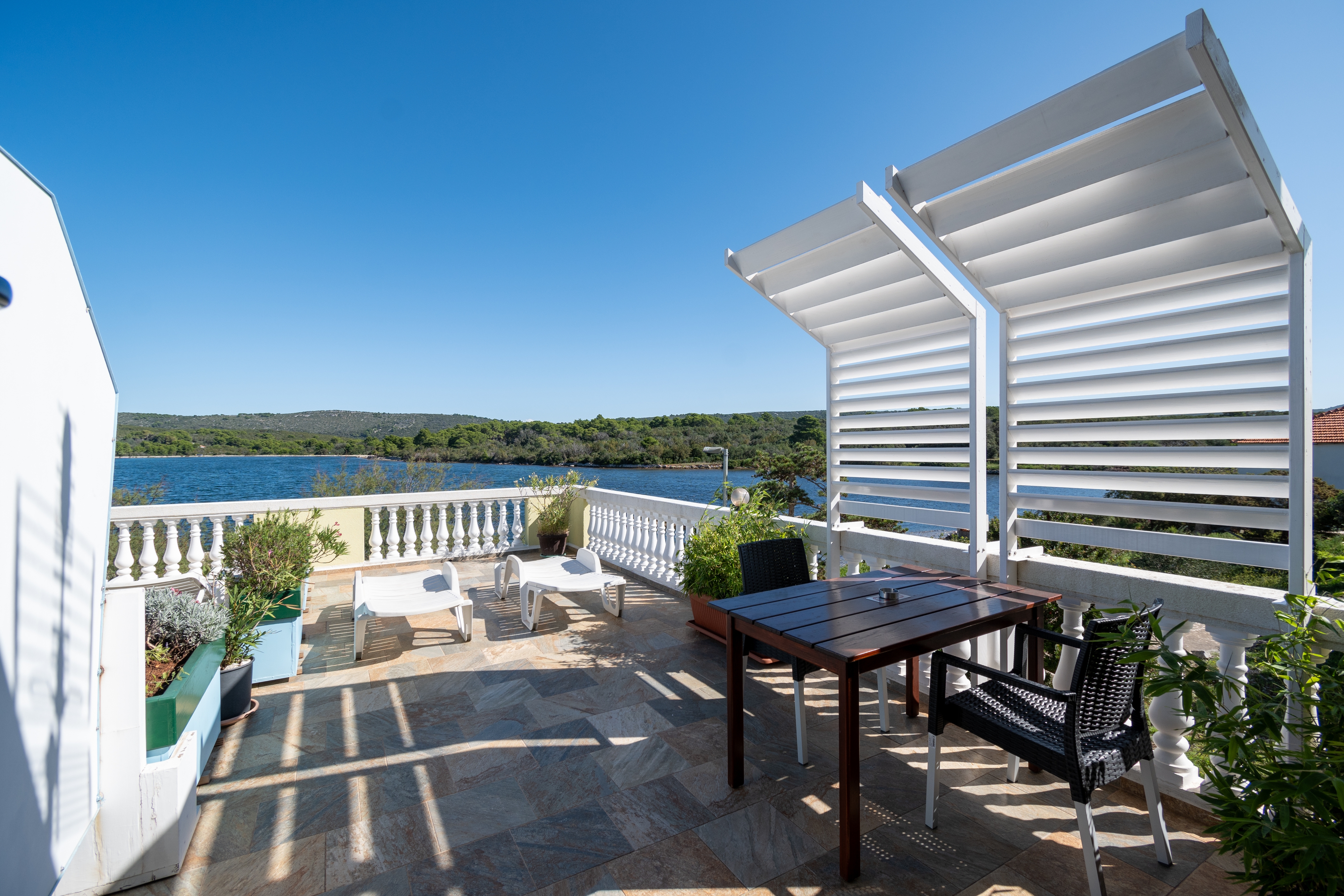 One bedroom apartment near beach Veli Rat, Dugi otok (A-438-b)