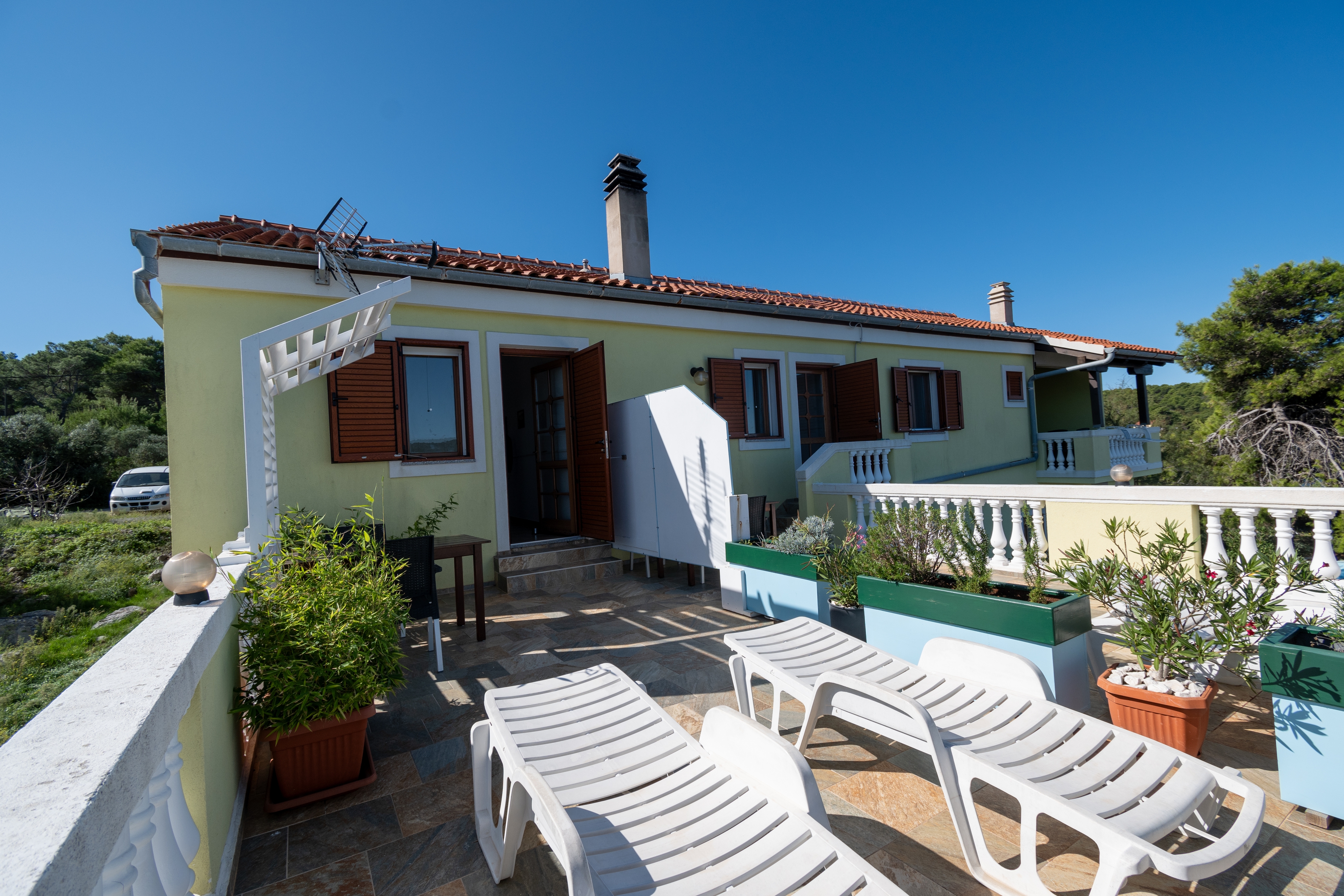 One bedroom apartment near beach Veli Rat, Dugi otok  A-b