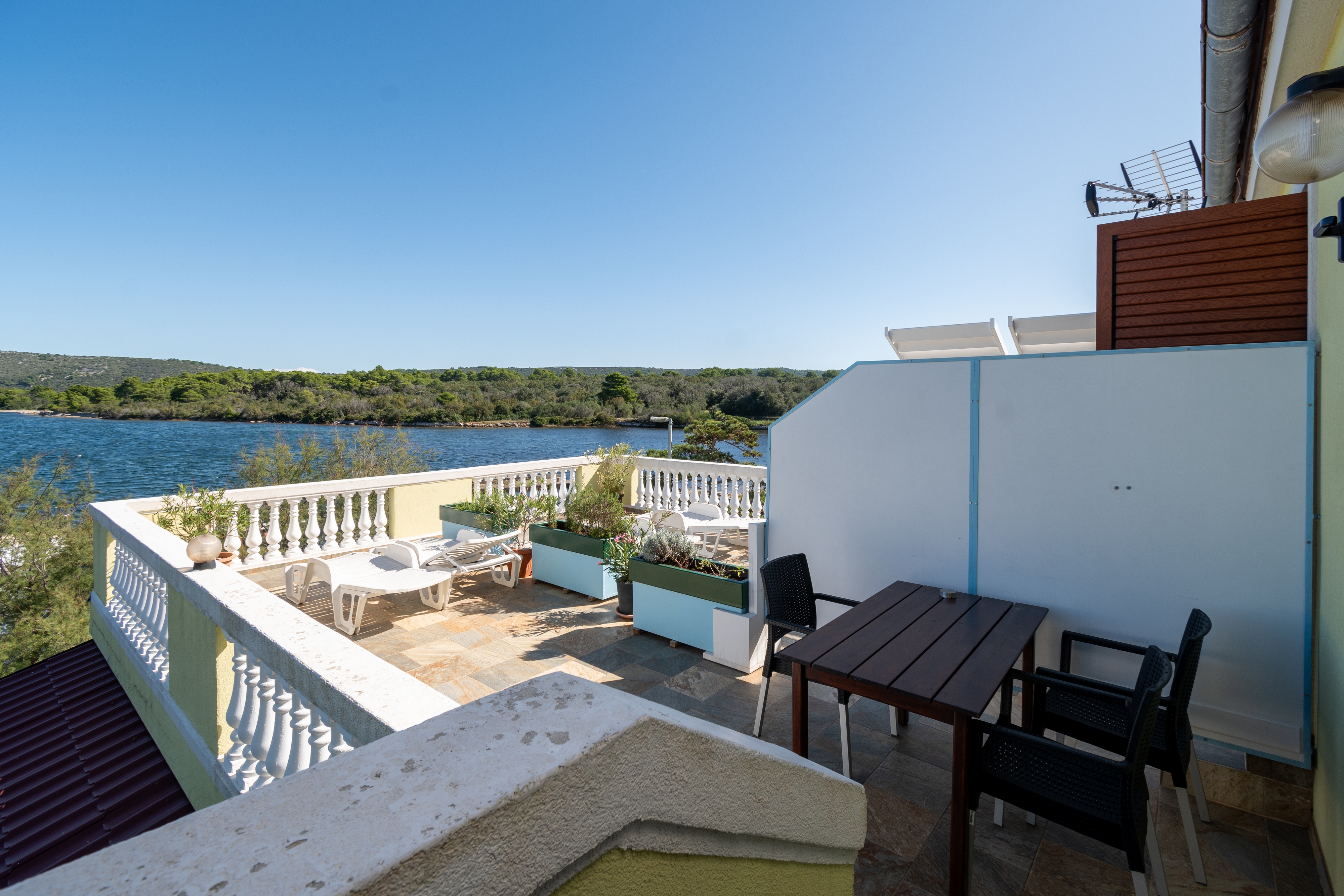 One bedroom apartment near beach Veli Rat, Dugi otok  A-c