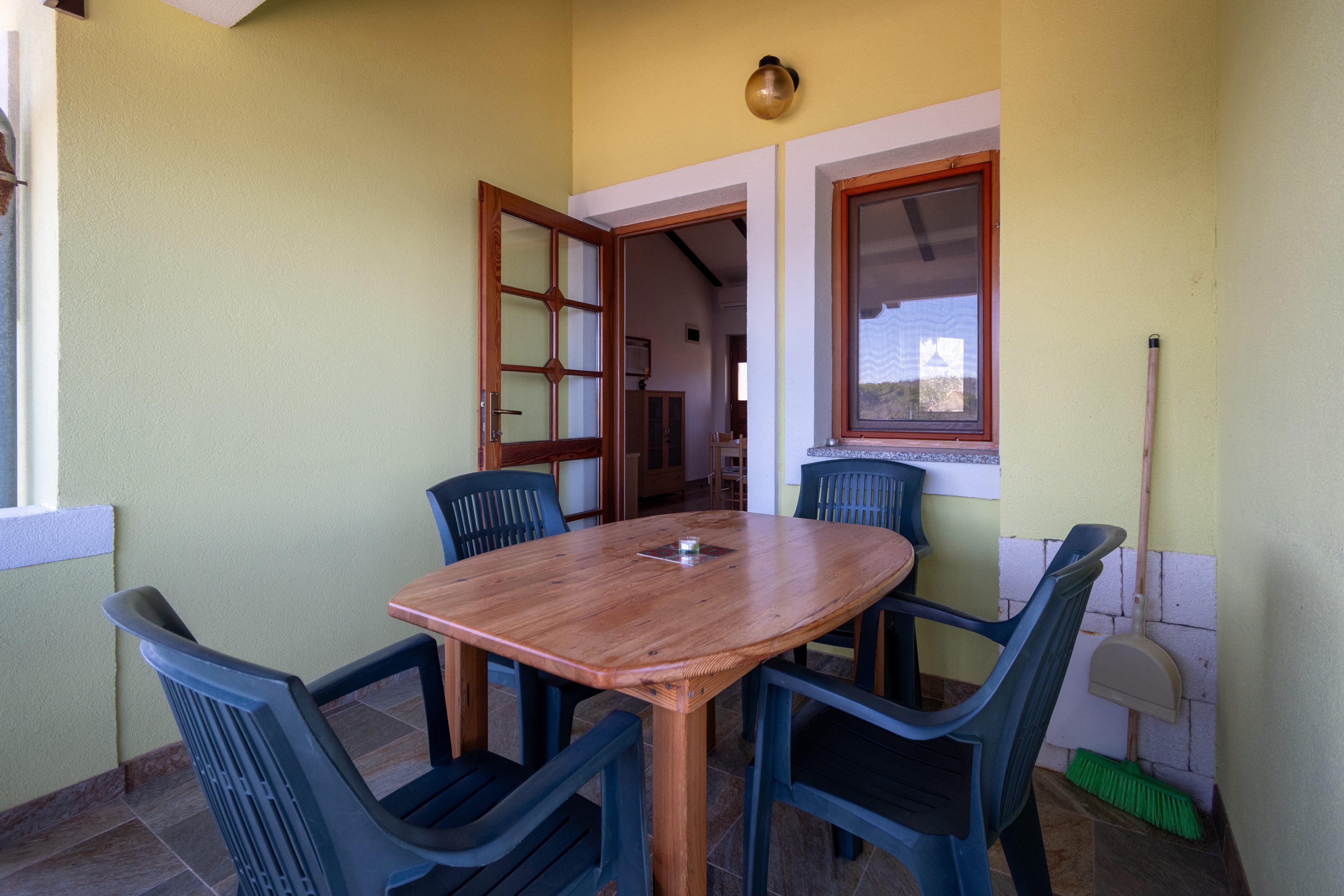 Two bedroom apartment near beach Veli Rat, Dugi otok  A-d
