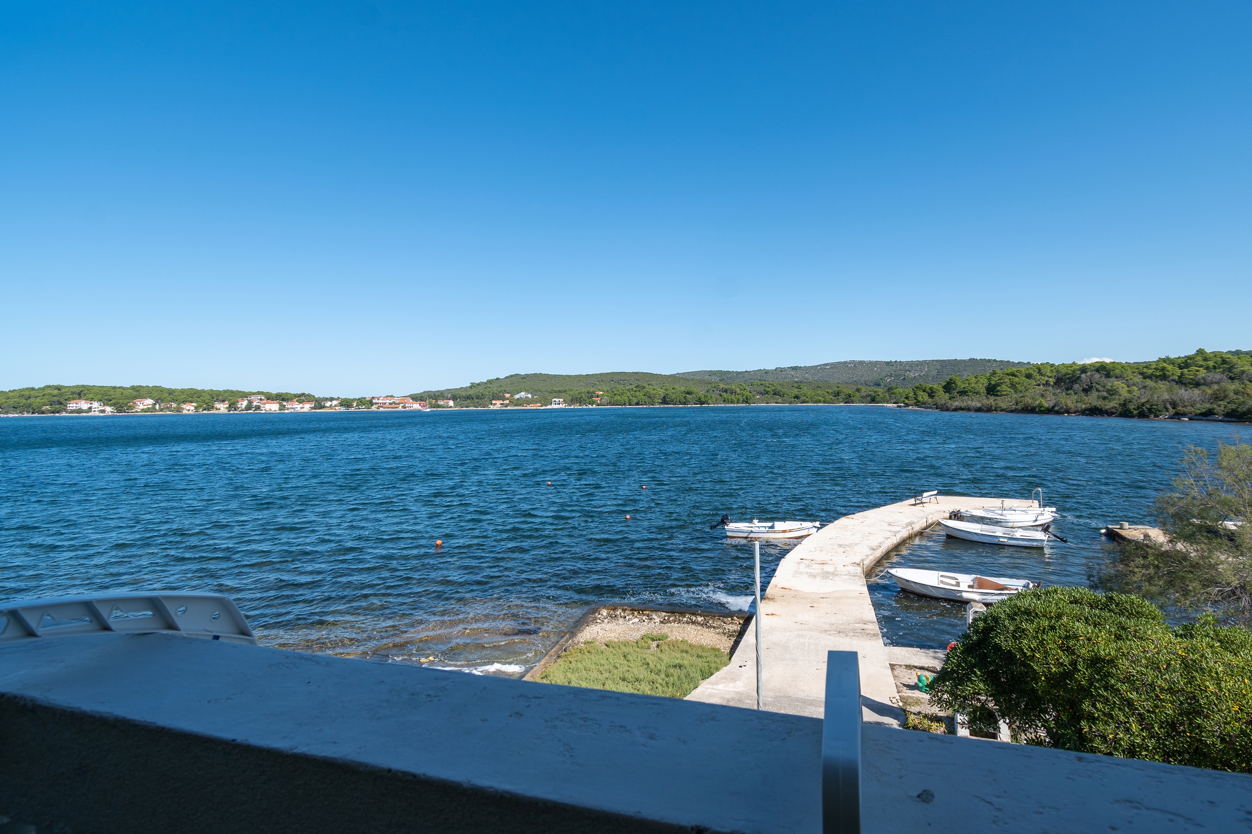 Two bedroom apartment near beach Veli Rat, Dugi otok  A-d