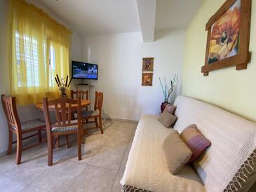 Lumbarda, Sala de estar in the apartment, (pet friendly) y WiFi.