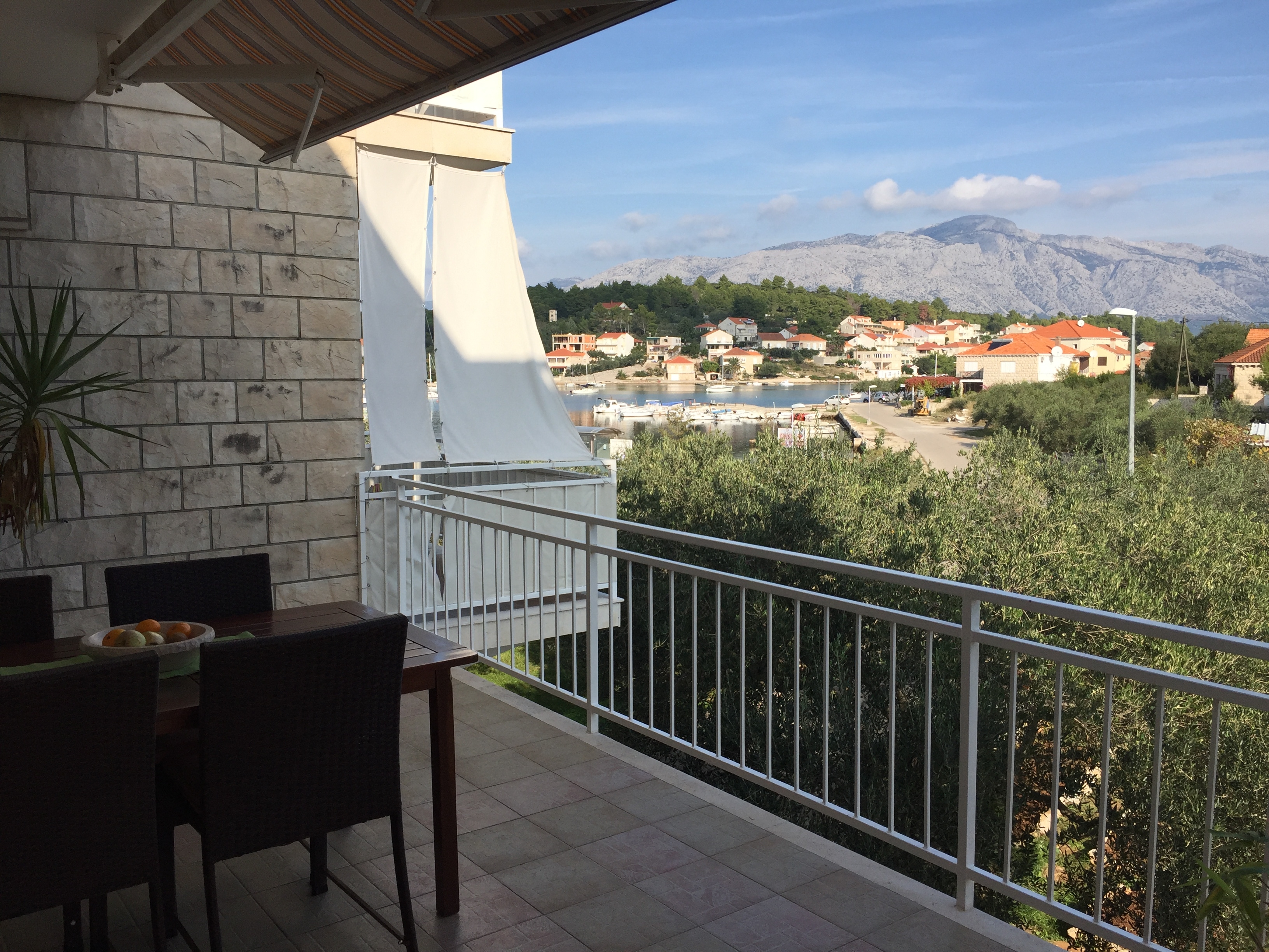 One bedroom apartment with terrace and sea view Lumbarda, Korčula  A-b