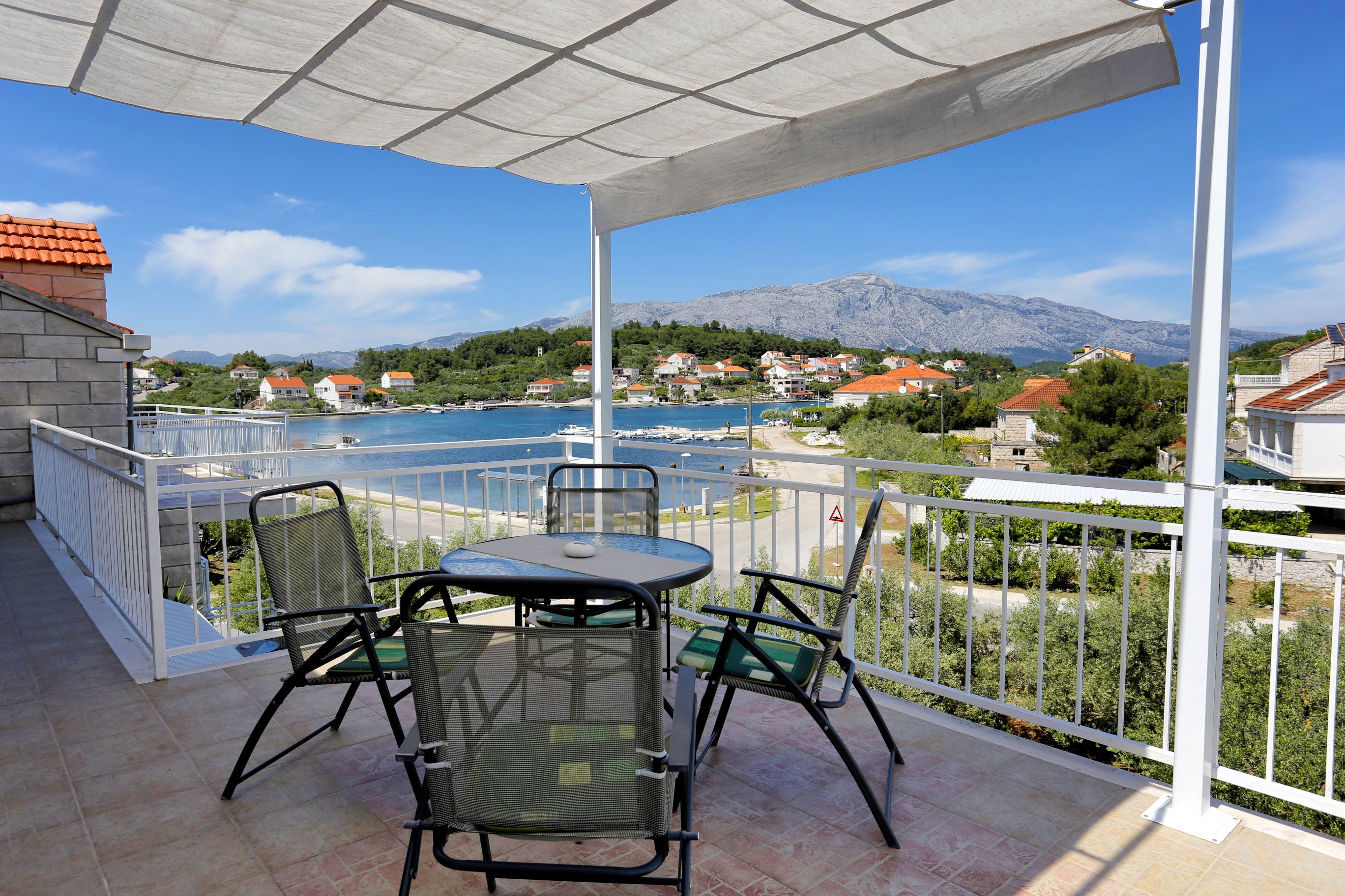 One bedroom apartment with terrace and sea view Lumbarda, Korčula (A-4393-d)