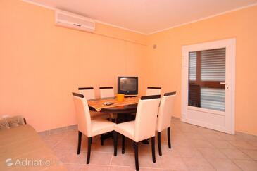 Dining room Zavalatica, Dining room in the apartment, dostupna klima i WIFI.