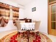 Lumbarda, Dining room in the apartment, air condition available and WiFi.