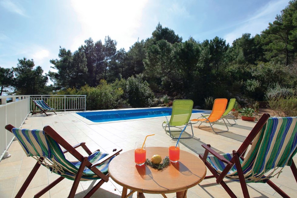 Four-bedroom apartment with terrace and sea view Lumbarda, Korčula (A-4404-c)