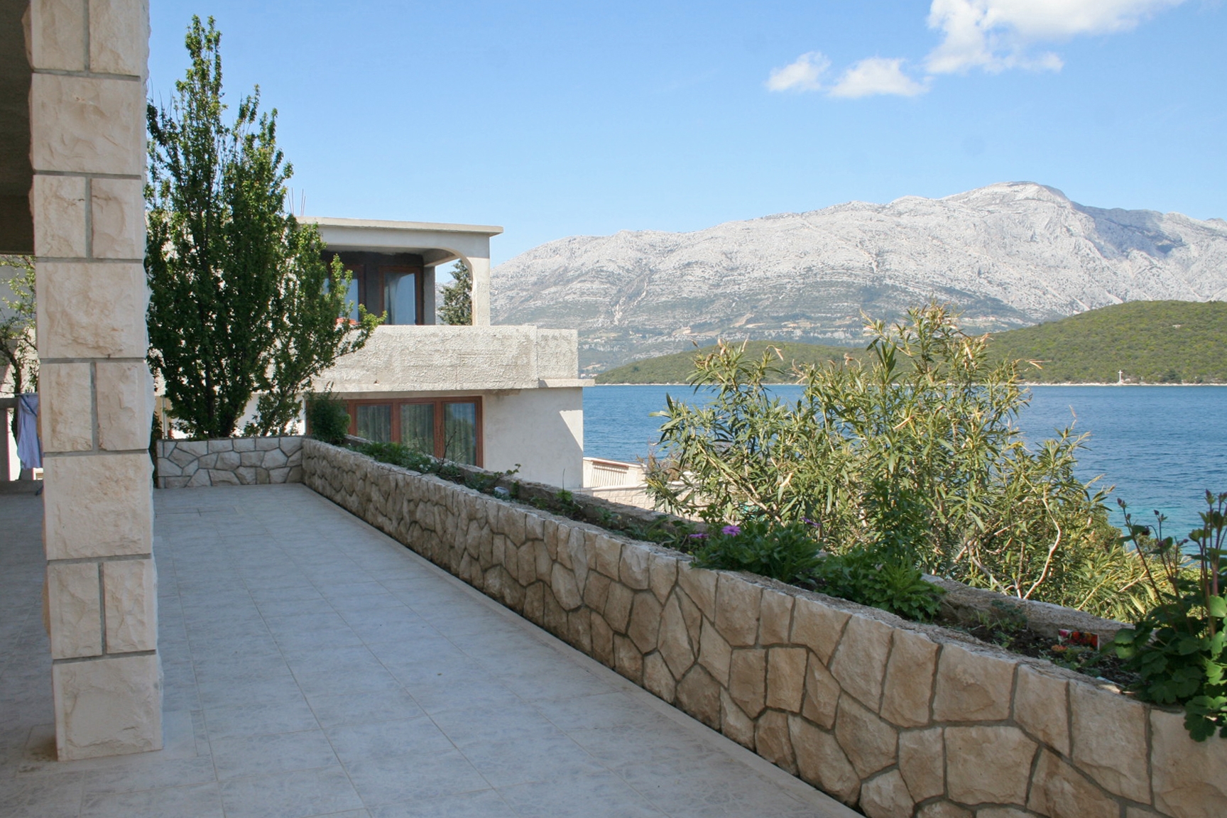 Three bedroom apartment near beach Korčula  A-a