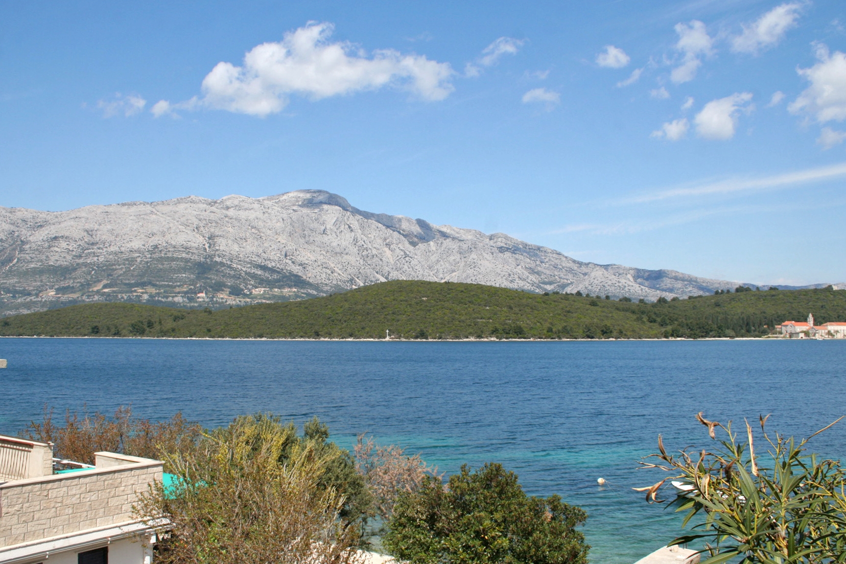 Three bedroom apartment near beach Korčula  A-a