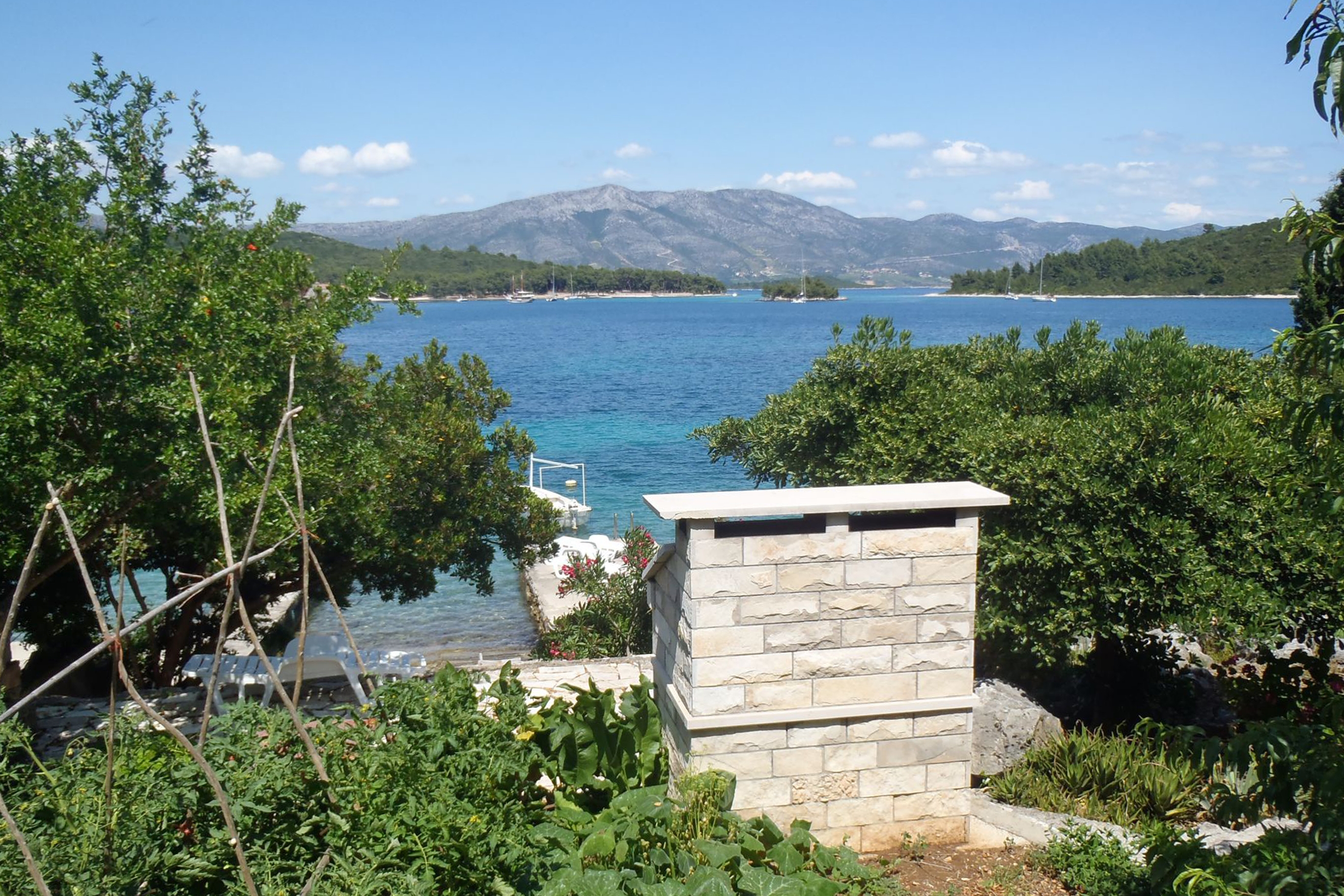 Three bedroom apartment near beach Korčula  A-a