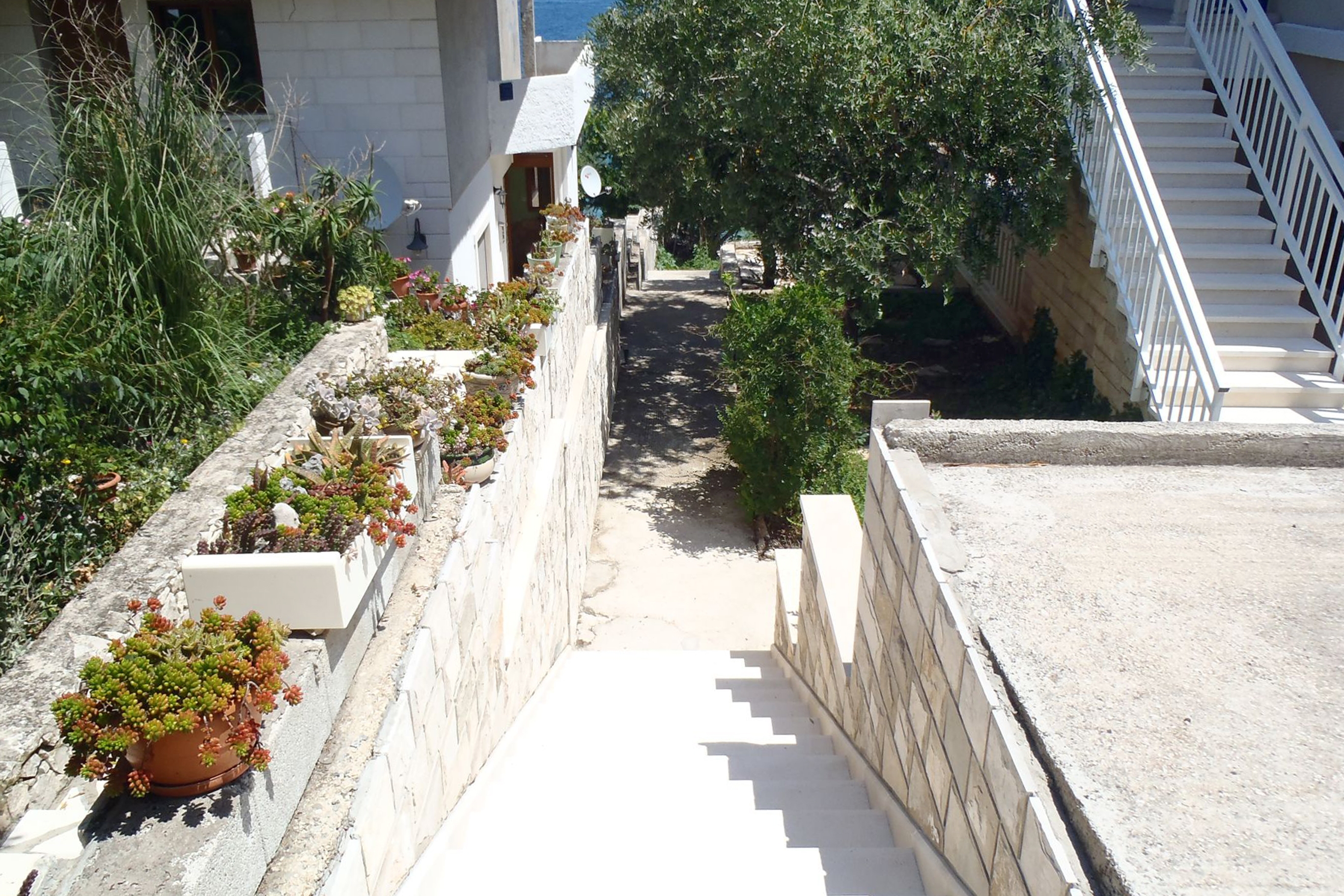 Three bedroom apartment near beach Korčula  A-a
