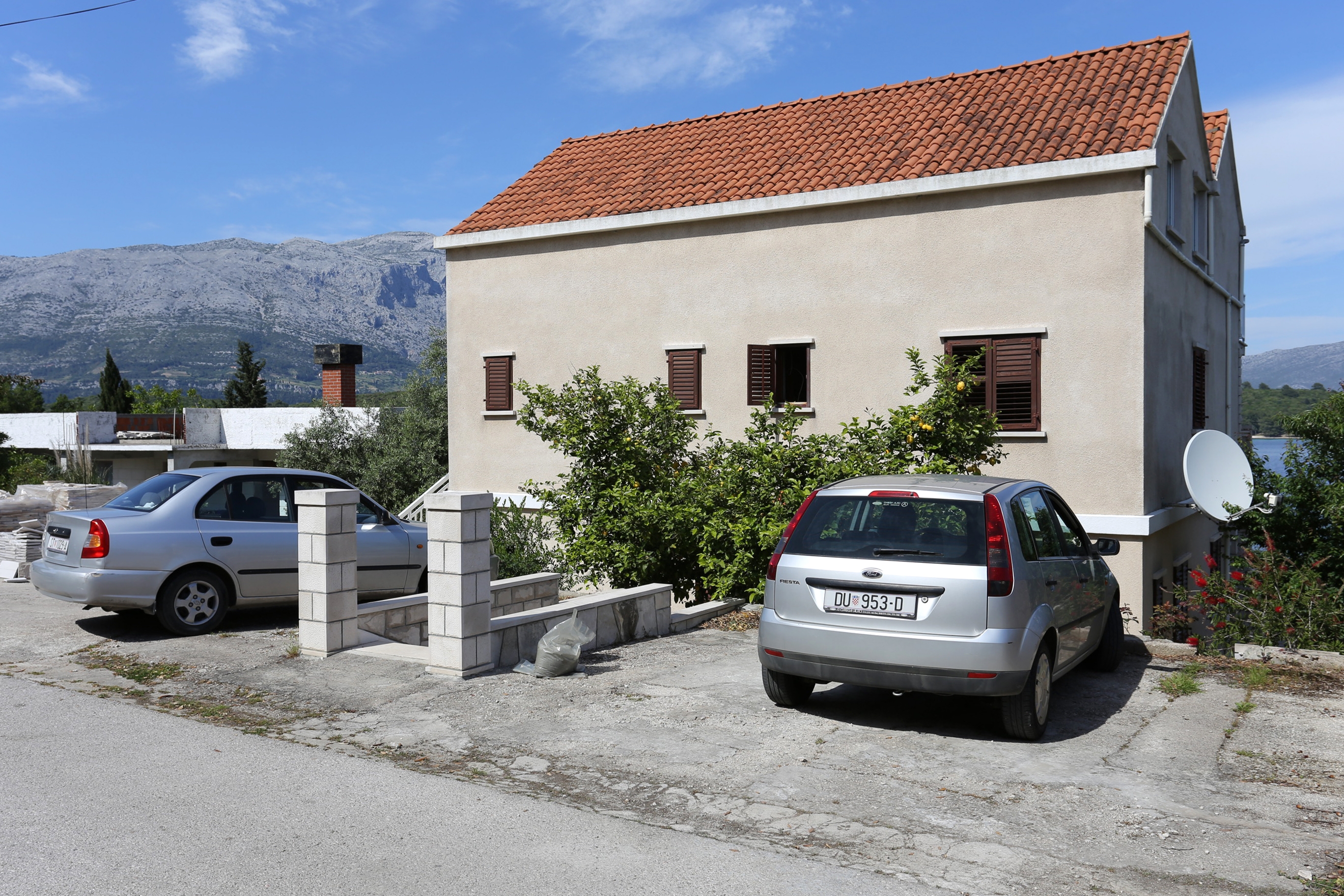Three bedroom apartment near beach Korčula  A-a