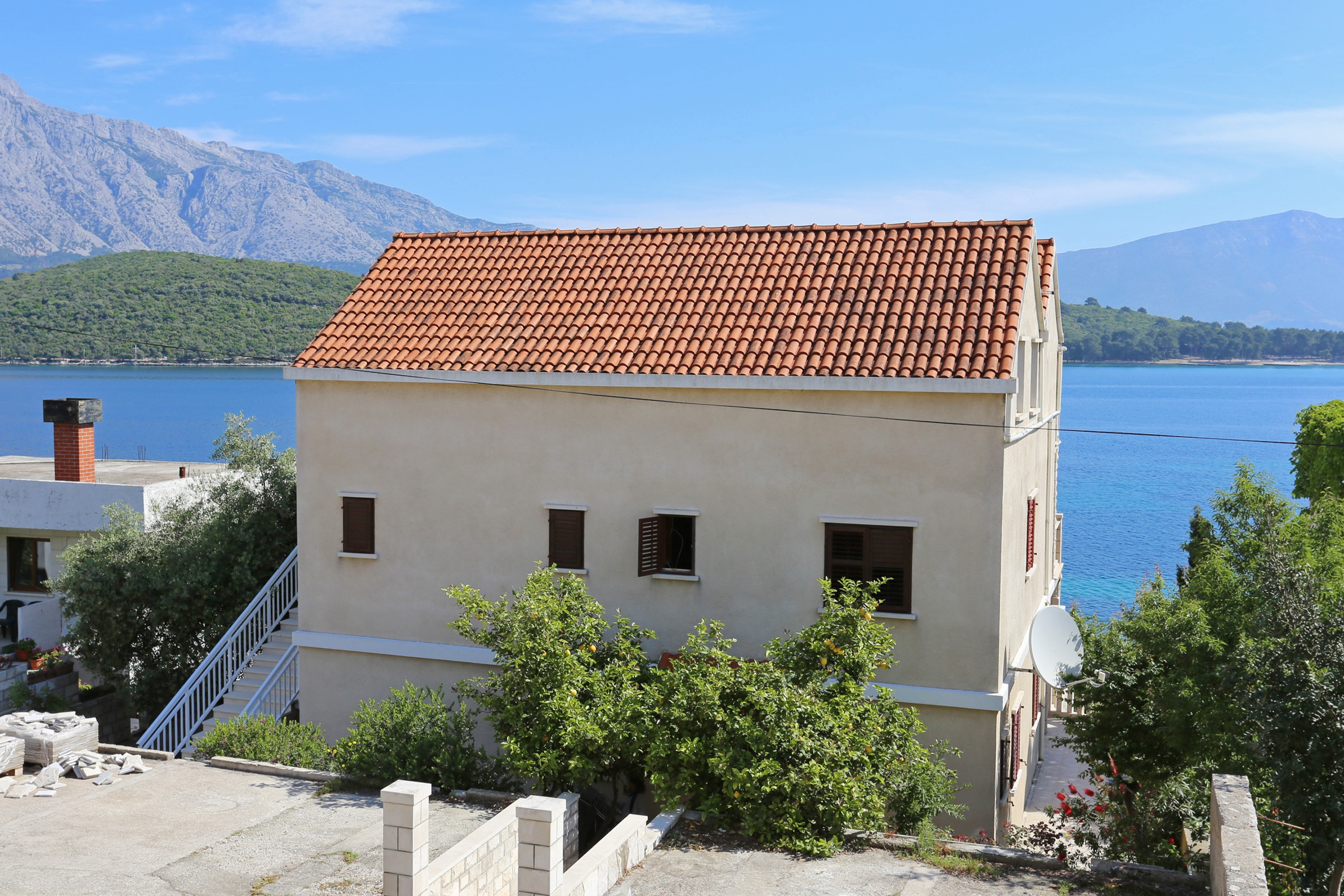 Three bedroom apartment near beach Korčula  A-a