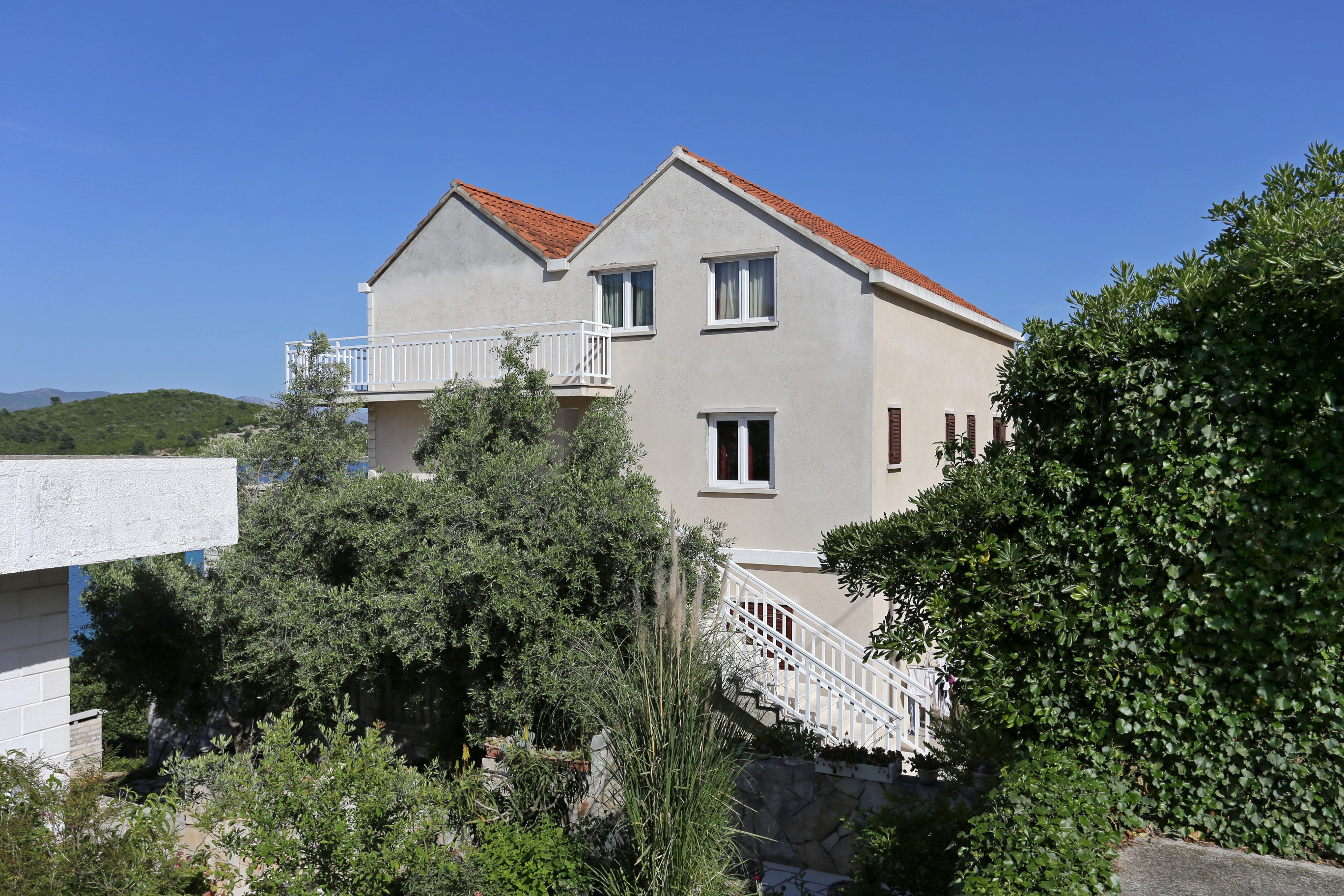 Three bedroom apartment near beach Korčula  A-a
