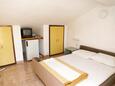 Спальня 1 Lumbarda, Спальня 1 в размещении типа apartment, доступный кондиционер, Домашние животные допускаются и WiFi.