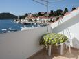 Brna, Terrasse dans l’hébergement en type apartment, avec la vue sur la mer.