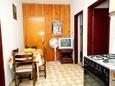 Zavalatica, Comedor in the apartment, air condition available y WiFi.