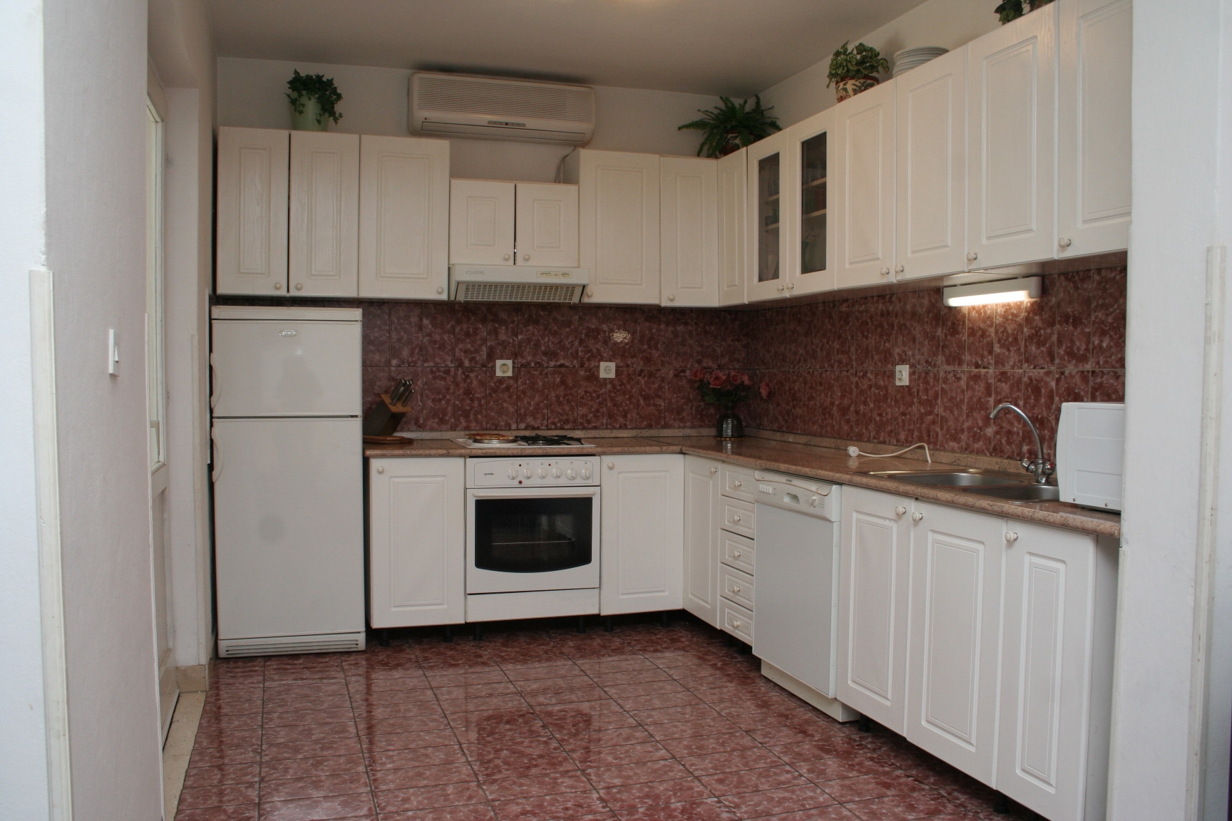 Three bedroom apartment with terrace Žrnovska Banja, Korčula  A-a