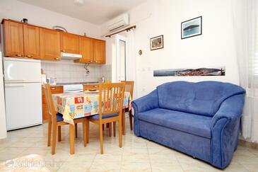 Dining room Korčula, Dining room in the studio-apartment, dopusteni kucni ljubimci i WIFI.