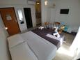 Sali, Спальня в размещении типа studio-apartment, доступный кондиционер и WiFi.