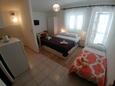 Sali, Bedroom in the studio-apartment, air condition available and WiFi.