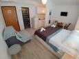 Sali, Bedroom in the studio-apartment, air condition available and WiFi.