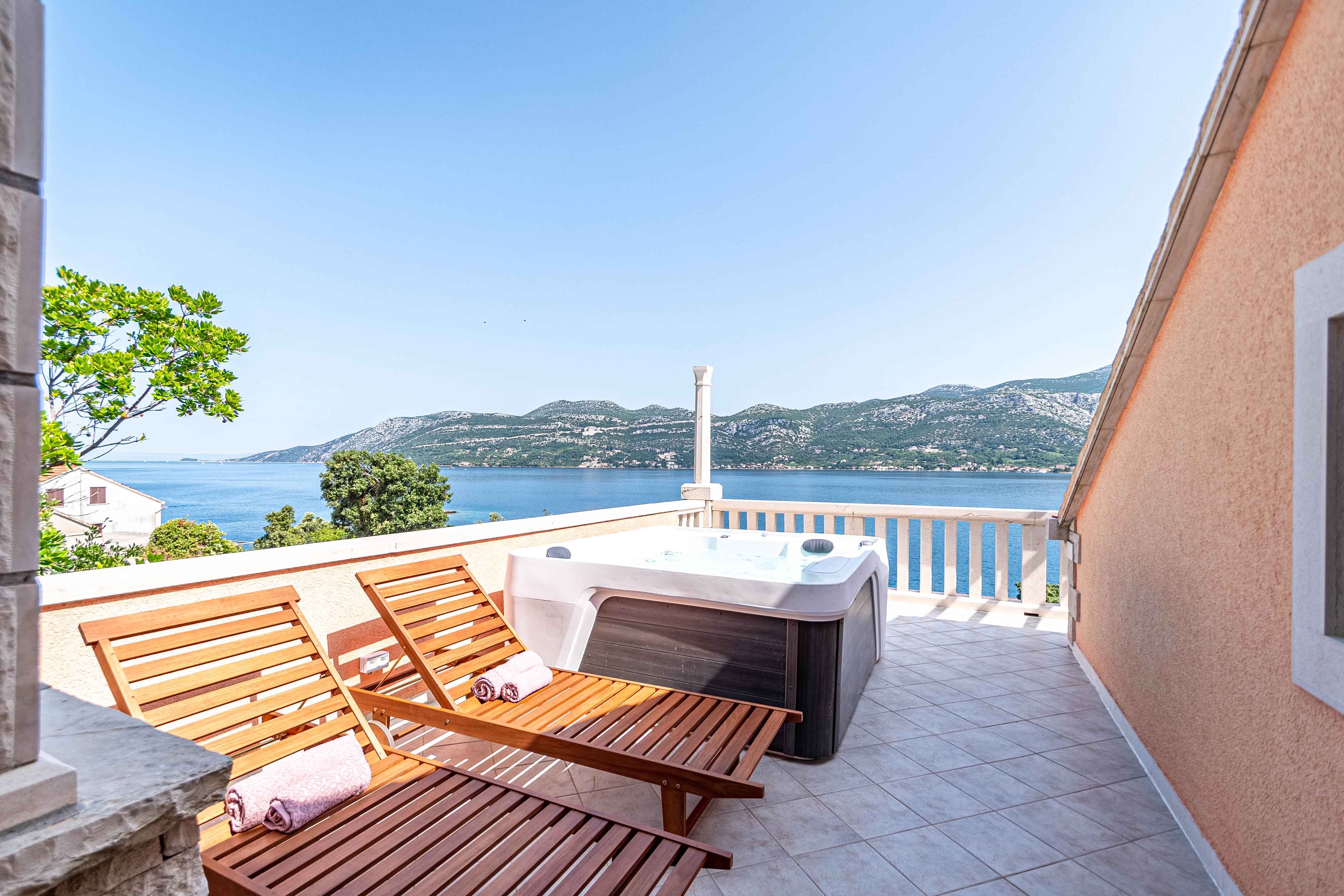 Three bedroom apartment near beach Tri Žala, Korčula  A-b