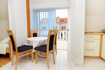 Dining room Korčula, Dining room in the studio-apartment, dostupna klima i WIFI.