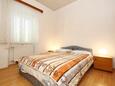 Lumbarda, Bedroom in the room, air condition available, (pet friendly) and WiFi.