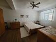 Ložnice 1 Lumbarda, Ložnice 1 v ubytování typu apartment, domácí mazlíčci povoleni a WiFi.