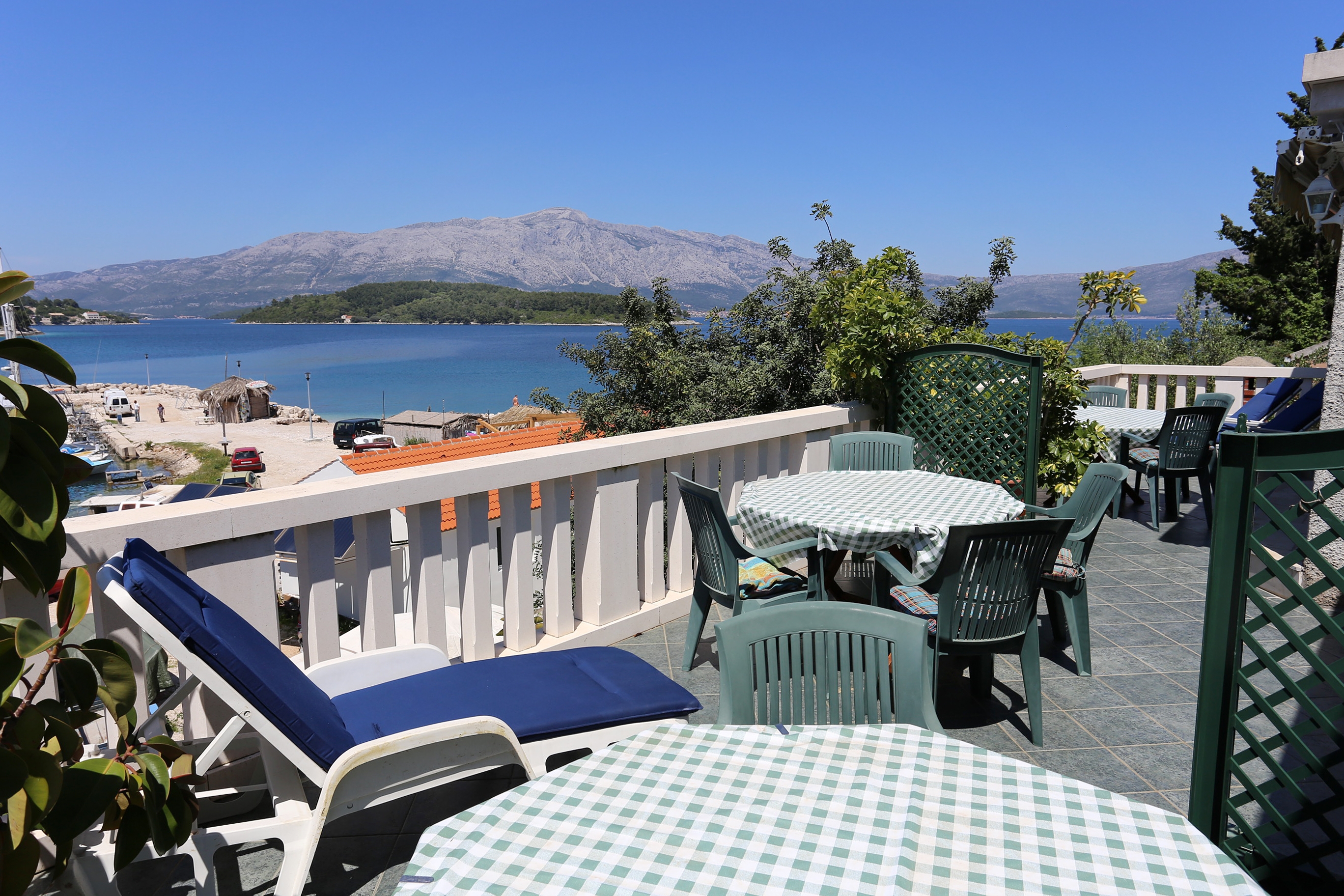 Three bedroom apartment near beach Lumbarda, Korčula (A-4442-a) Three bedroom apartment near beach Lumbarda, Korčula (A-4442-a)