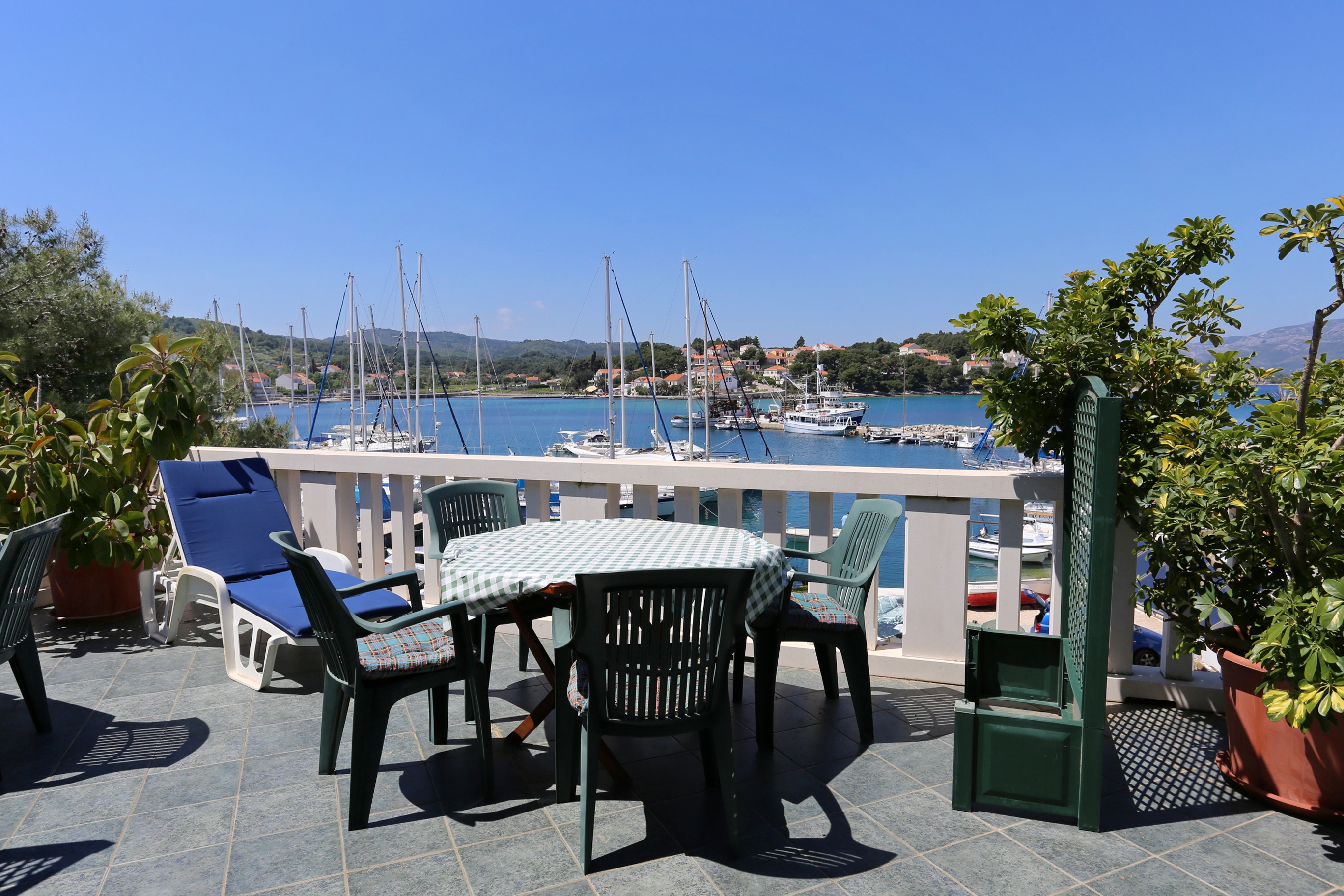 Three bedroom apartment near beach Lumbarda, Korčula  A-a