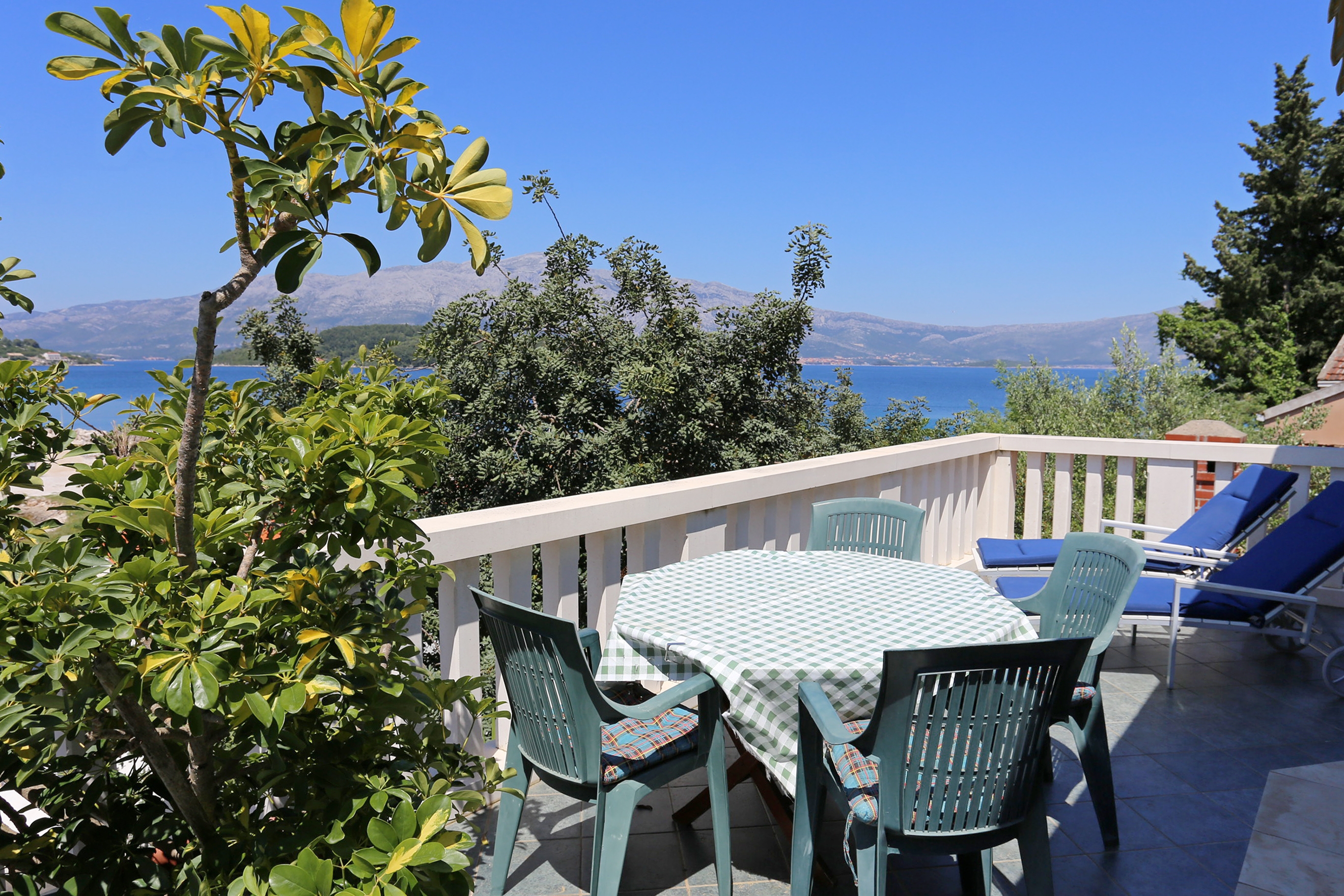 Three bedroom apartment near beach Lumbarda, Korčula  A-a