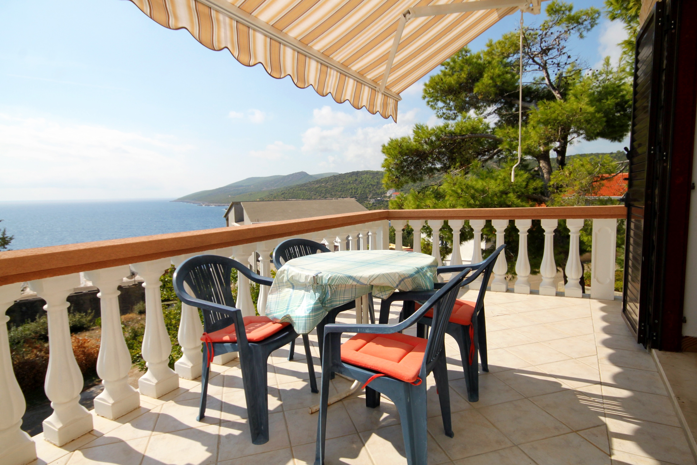 Two bedroom apartment with terrace and sea view Zavalatica, Korčula (A-4453-b)